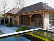 Poolhouse met Franse tegeldakpannen als afwerking